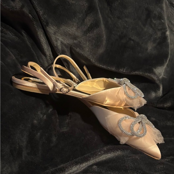 Badgley Mischka Blush Heels with Silver Bow - Picture 2 of 3